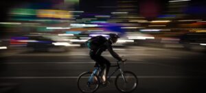 Conoce las normas de tráfico: Cuándo es obligatorio llevar luces en la bicicleta