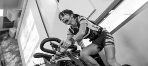Descubre los efectos de hacer bicicleta de spinning a diario en tu cuerpo y salud